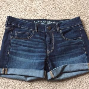 AMERICAN EAGLE Midi-Shorts Dark Wash